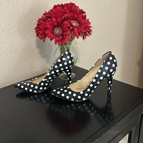 Gorgeous Nine West Polka Dot Pump with a 4” heel. Size 7.5. Worn a few times. - Picture 3 of 7